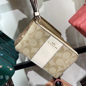 Coach Corner Zip Wristlet In Signature Canvas Gold/Light Khaki Chalk